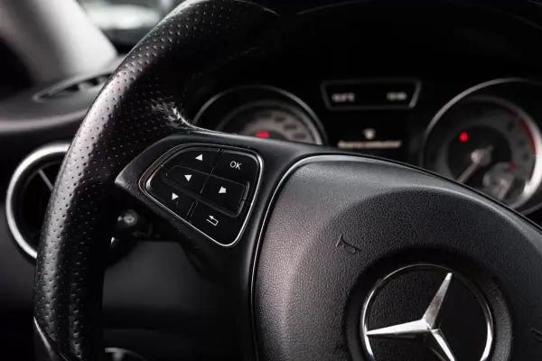 Mercedes-Benz CLA 180 2015 - 15900 EUR, 242000 km - AUTO.MOTO.pt - 242000km - foto 24 de 26