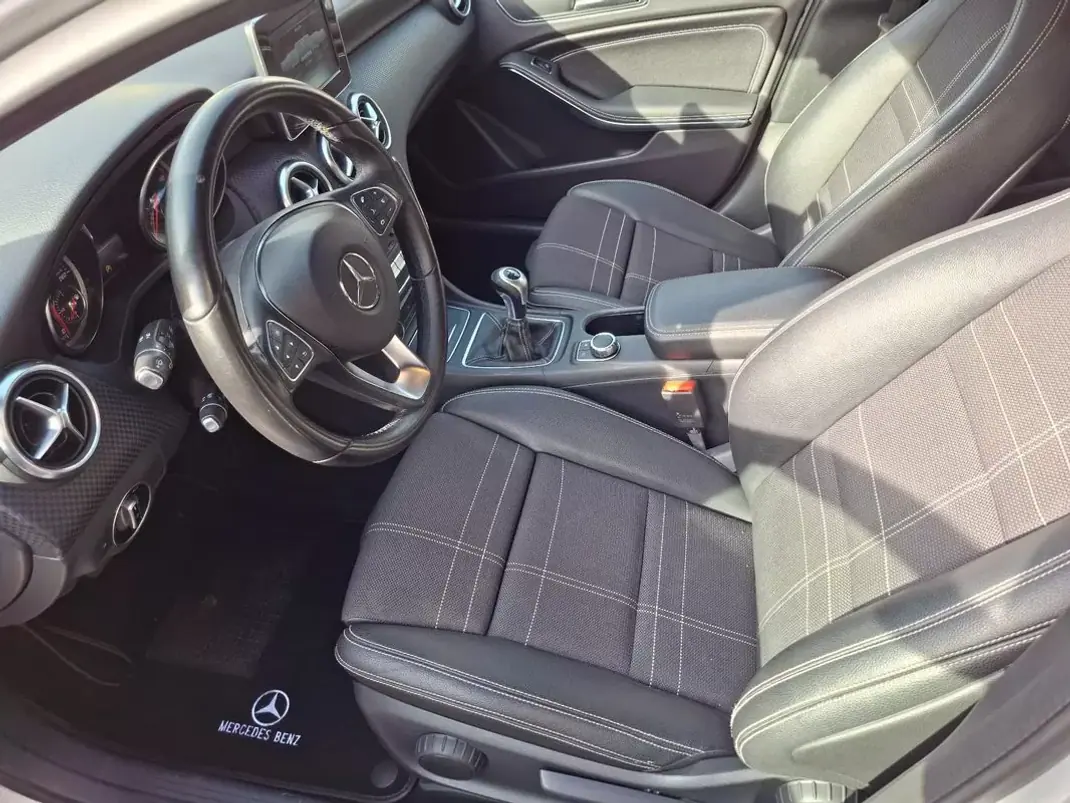 Mercedes-Benz A 180 2017 - 16900 EUR, 125000 km - AUTO.MOTO.pt - 125000km - foto 19 de 31