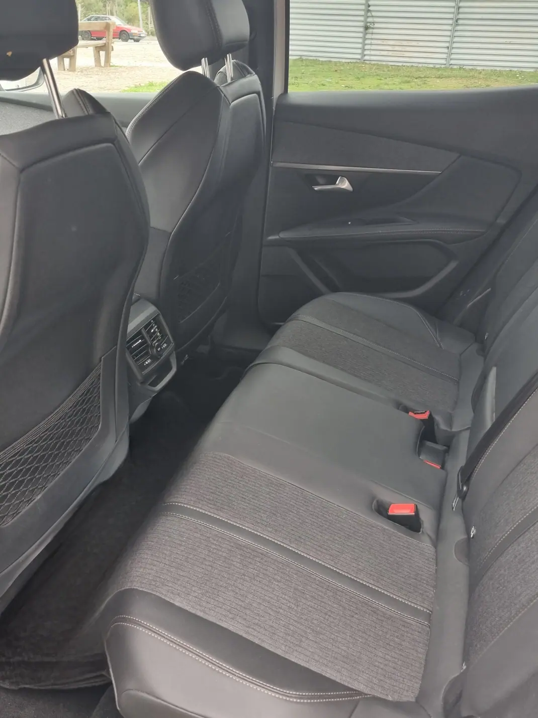 Peugeot 3008 2019 - 17900 EUR, 108000 km - 108000km - foto 6 de 12