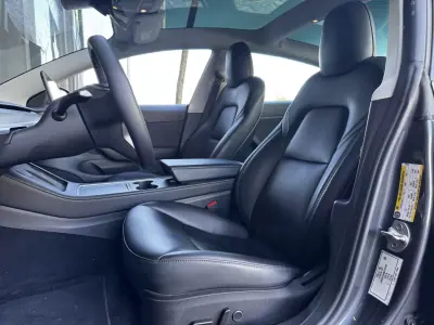 Tesla Model 3 2022 - 29990 EUR, 125900 km - AUTO.MOTO.pt - 125900km - foto 27 de 31
