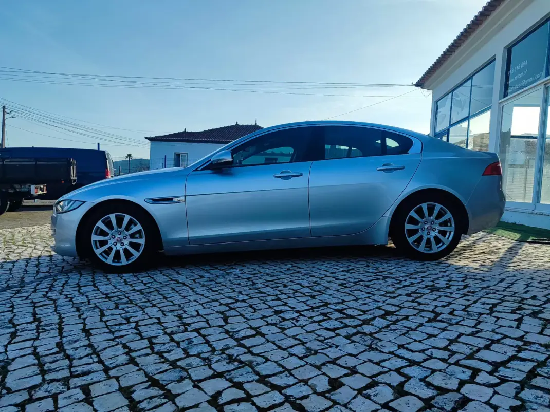 Jaguar XE 2016 - 15900 EUR, 120000 km - AUTO.MOTO.pt - 120000km - foto 4 de 22
