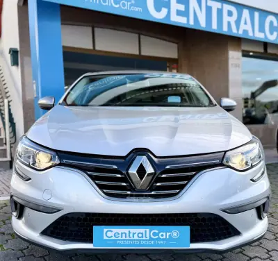 Renault Mégane 2020 - 17950 EUR, 114000 km - AUTO.MOTO.pt - 114000km - foto 3 de 23