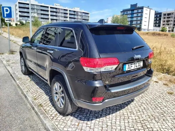 Jeep Grand Cherokee 2016 - 34950 EUR, 135350 km - AUTO.MOTO.pt - 135350km - foto 4 de 60