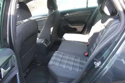 Volkswagen Golf 2015 - 18500 EUR, 230100 km - AUTO.MOTO.pt - 230100km - foto 11 de 19