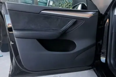 Tesla Model Y 2023 - 36990 EUR, 86000 km - AUTO.MOTO.pt - 86000km - foto 11 de 33