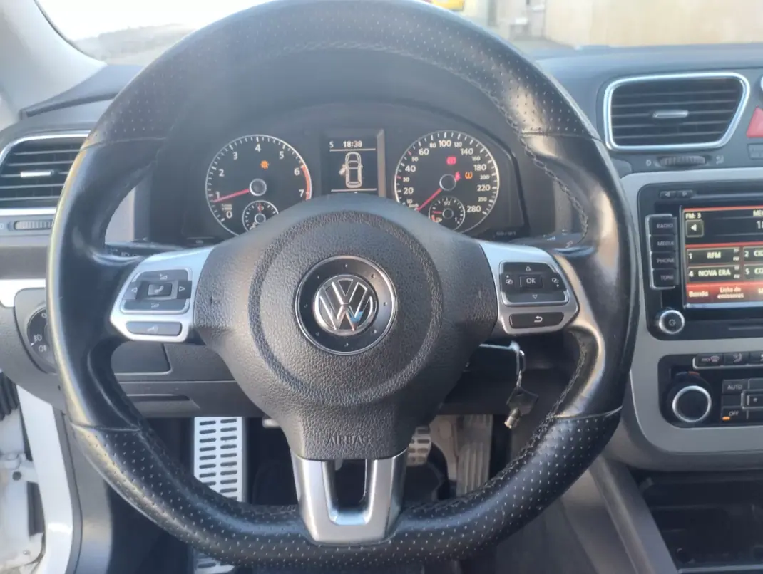 Volkswagen Scirocco 2011 - 10000 EUR, 210000 km - AUTO.MOTO.pt - 210000km - foto 27 de 30