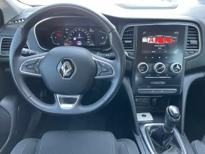 Renault Mégane Sport Tourer 2021 - 15900 EUR, 130000 km - AUTO.MOTO.pt - 130000km - foto 6 de 10