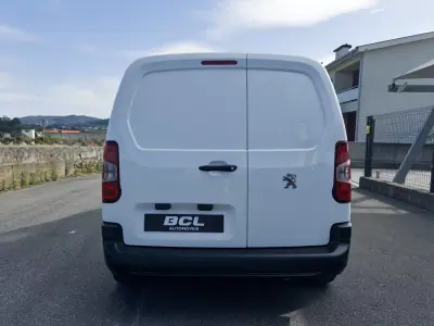 Peugeot Partner 2019 - 12990 EUR, 141000 km - AUTO.MOTO.pt - 141000km - foto 6 de 30