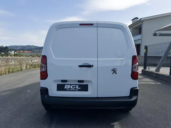 Peugeot Partner 2019 - 12990 EUR, 141000 km - AUTO.MOTO.pt - 141000km - foto 6 de 30