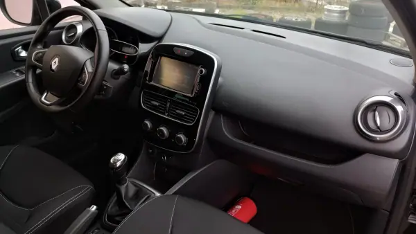 Renault Clio 2017 - 9950 EUR, 77000 km - 77000km - foto 24 de 35