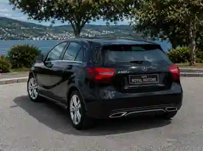 Mercedes-Benz A 180 2016 - 16750 EUR, 160000 km - AUTO.MOTO.pt - 160000km - foto 4 de 9