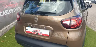 Renault Captur 2018 - 10750 EUR, 169000 km - AUTO.MOTO.pt - 169000km - foto 6 de 12