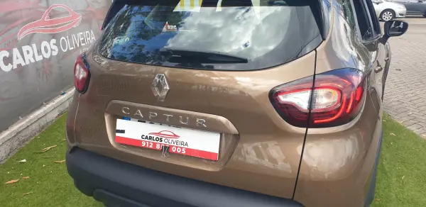 Renault Captur 2018 - 10750 EUR, 169000 km - AUTO.MOTO.pt - 169000km - foto 6 de 12