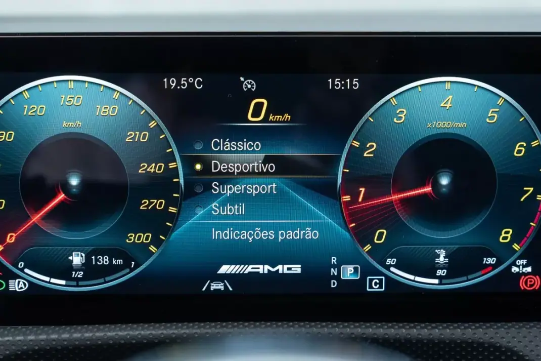 Mercedes-Benz CLA 45 AMG 2023 - 56950 EUR, 27000 km - AUTO.MOTO.pt - 27000km - foto 26 de 47