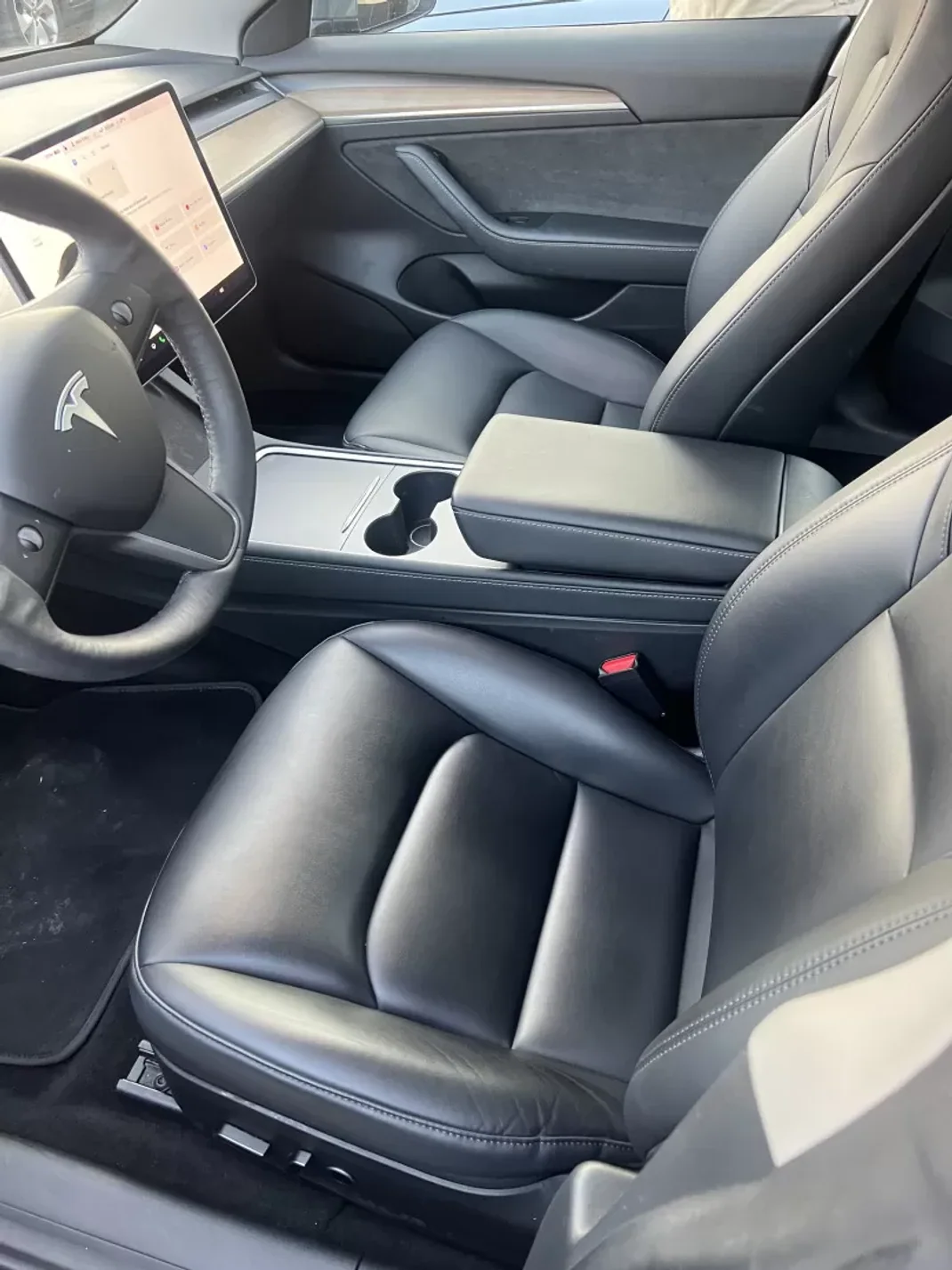 Tesla Model 3 2021 - 27999 EUR, 94300 km - AUTO.MOTO.pt - 94300km - foto 6 de 8