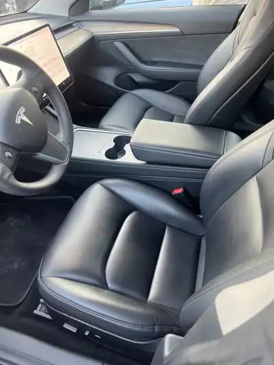 Tesla Model 3 2021 - 27999 EUR, 94300 km - AUTO.MOTO.pt - 94300km - foto 6 de 8
