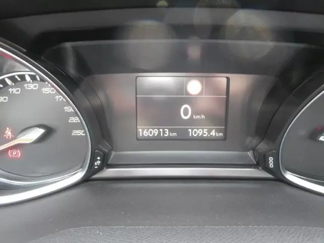 Peugeot 308 2019 - 15250 EUR, 160913 km - AUTO.MOTO.pt - 160913km - foto 25 de 37