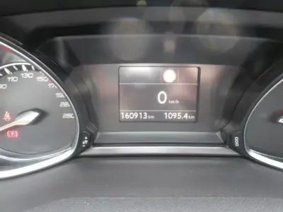 Peugeot 308 2019 - 15250 EUR, 160913 km - AUTO.MOTO.pt - 160913km - foto 25 de 37