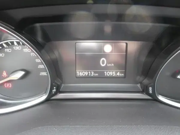 Peugeot 308 2019 - 15250 EUR, 160913 km - AUTO.MOTO.pt - 160913km - foto 25 de 37