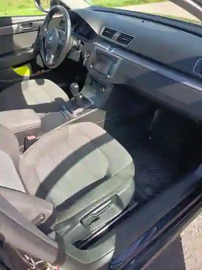 Volkswagen Passat Variant 2011 - 6565 EUR, 279000 km - 279000km - foto 8 de 14