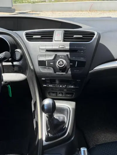 Honda Civic Tourer 2015 - 12900 EUR, 125000 km - AUTO.MOTO.pt - 125000km - foto 14 de 19