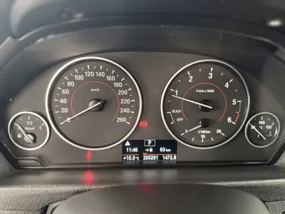 BMW 318 2015 - 13250 EUR, 255290 km - AUTO.MOTO.pt - 255290km - foto 12 de 27