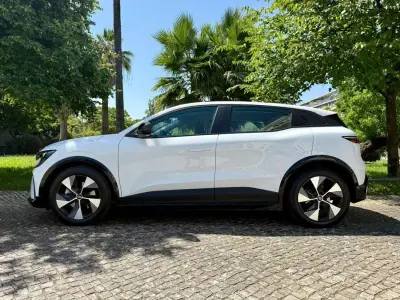 Renault Mégane E-Tech 2023 - 21990 EUR, 43500 km - AUTO.MOTO.pt - 43500km - foto 12 de 38