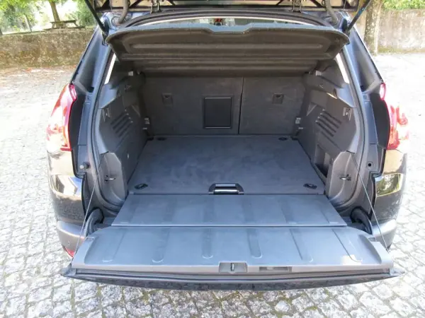 Peugeot 3008 2016 - 13990 EUR, 143000 km - AUTO.MOTO.pt - 143000km - foto 28 de 53