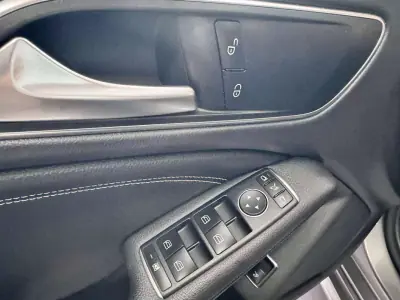 Mercedes-Benz CLA 180 2018 - 21500 EUR, 179900 km - AUTO.MOTO.pt - 179900km - foto 17 de 25