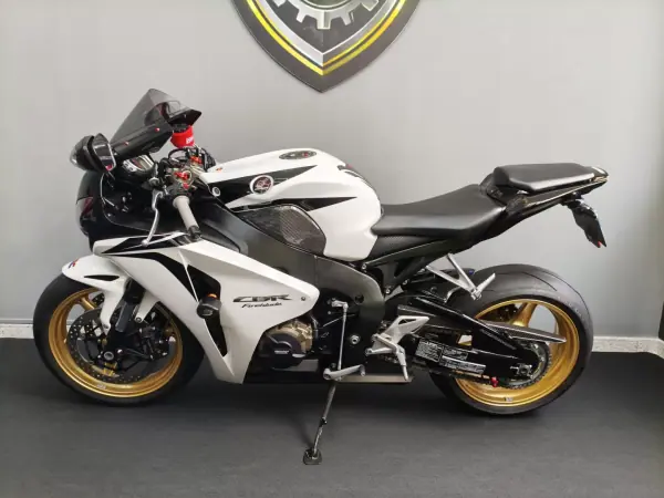 Honda CBR 1000RR 2009 - 7990 EUR, 46000 km - AUTO.MOTO.pt - 46000km - foto 22 de 32