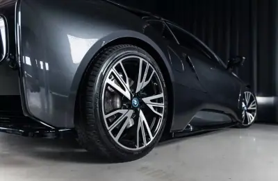 BMW i8 2015 - 69000 EUR, 91500 km - AUTO.MOTO.pt - 91500km - foto 15 de 17