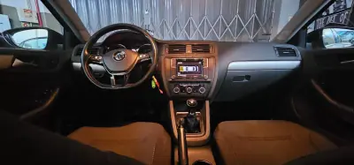 Volkswagen Jetta 2017 - 8990 EUR, 260000 km - AUTO.MOTO.pt - 260000km - foto 42 de 56