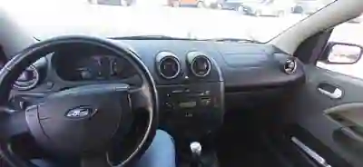 Ford Fiesta 2002 - 2000 EUR, 200 km - AUTO.MOTO.pt - 200km - foto 8 de 9