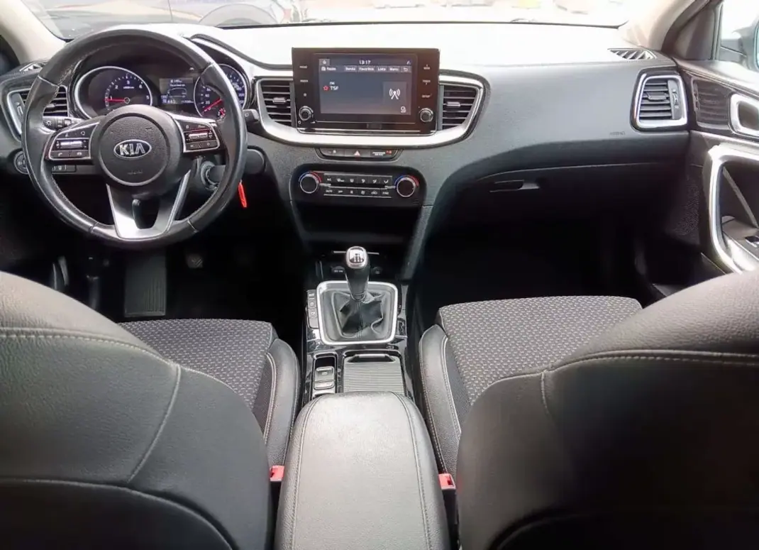 Kia Ceed SW 2021 - 19500 EUR, 117071 km - AUTO.MOTO.pt - 117071km - foto 10 de 26