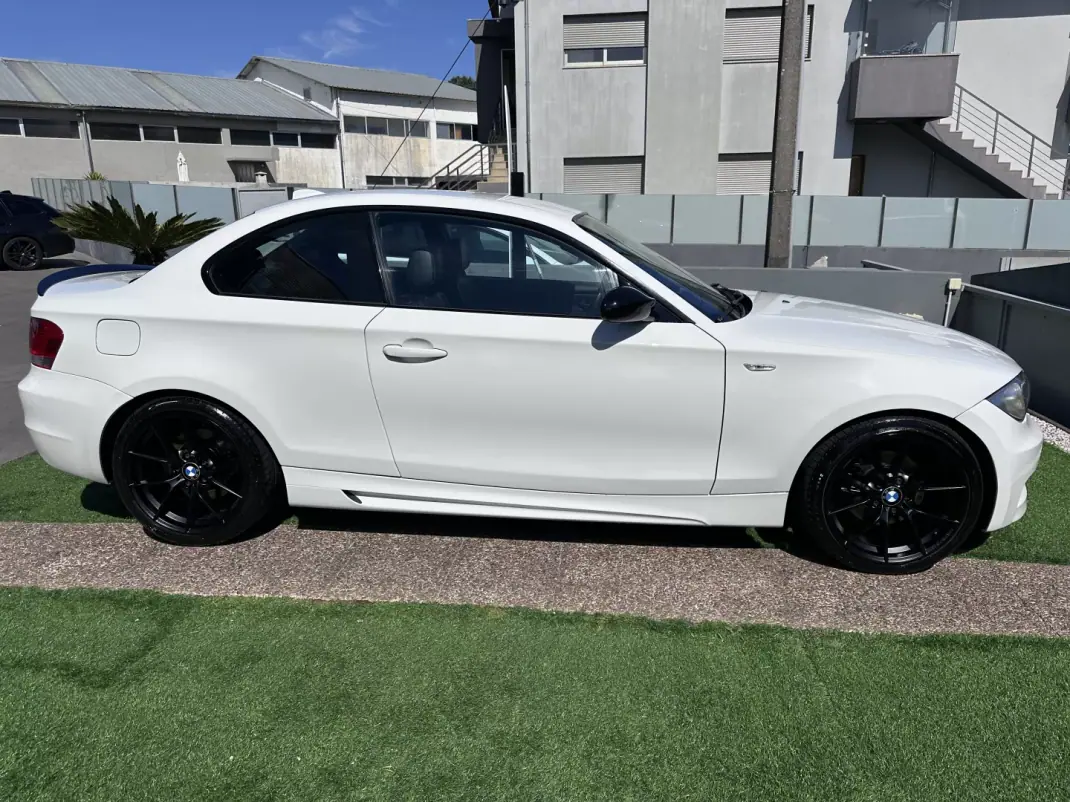 BMW 120 2009 - 9900 EUR, 220000 km - AUTO.MOTO.pt - 220000km - foto 16 de 60
