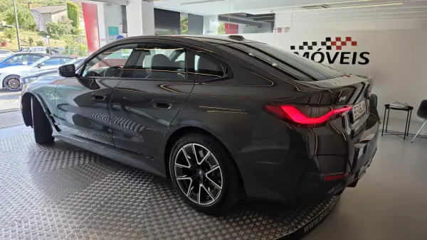 BMW i4 2023 - 41900 EUR, 60120 km - AUTO.MOTO.pt - 60120km - foto 21 de 58