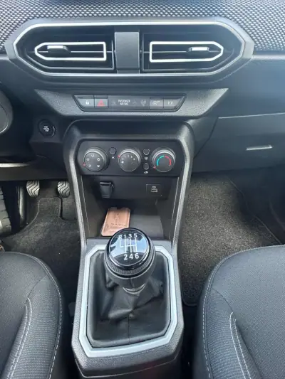 Dacia Jogger 2023 - 15500 EUR, 122342 km - AUTO.MOTO.pt - 122342km - foto 14 de 20