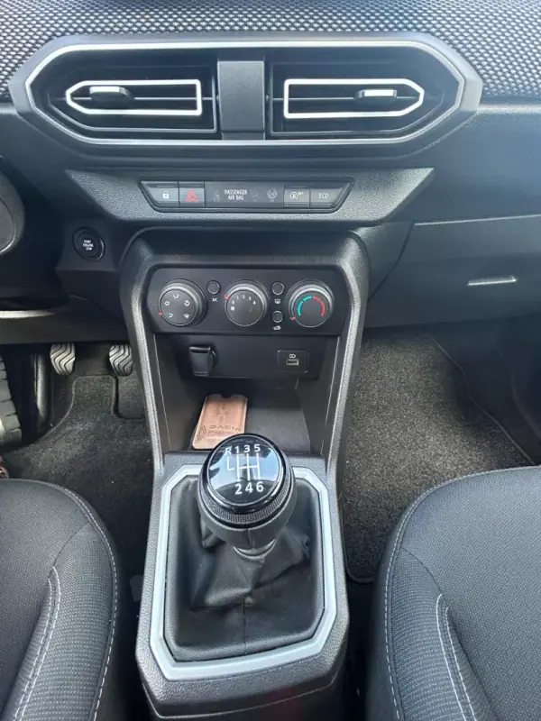 Dacia Jogger 2023 - 15500 EUR, 122342 km - AUTO.MOTO.pt - 122342km - foto 14 de 20