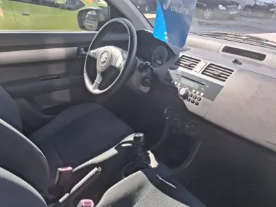 Suzuki Swift 2008 - 4750 EUR, 305000 km - AUTO.MOTO.pt - 305000km - foto 11 de 14