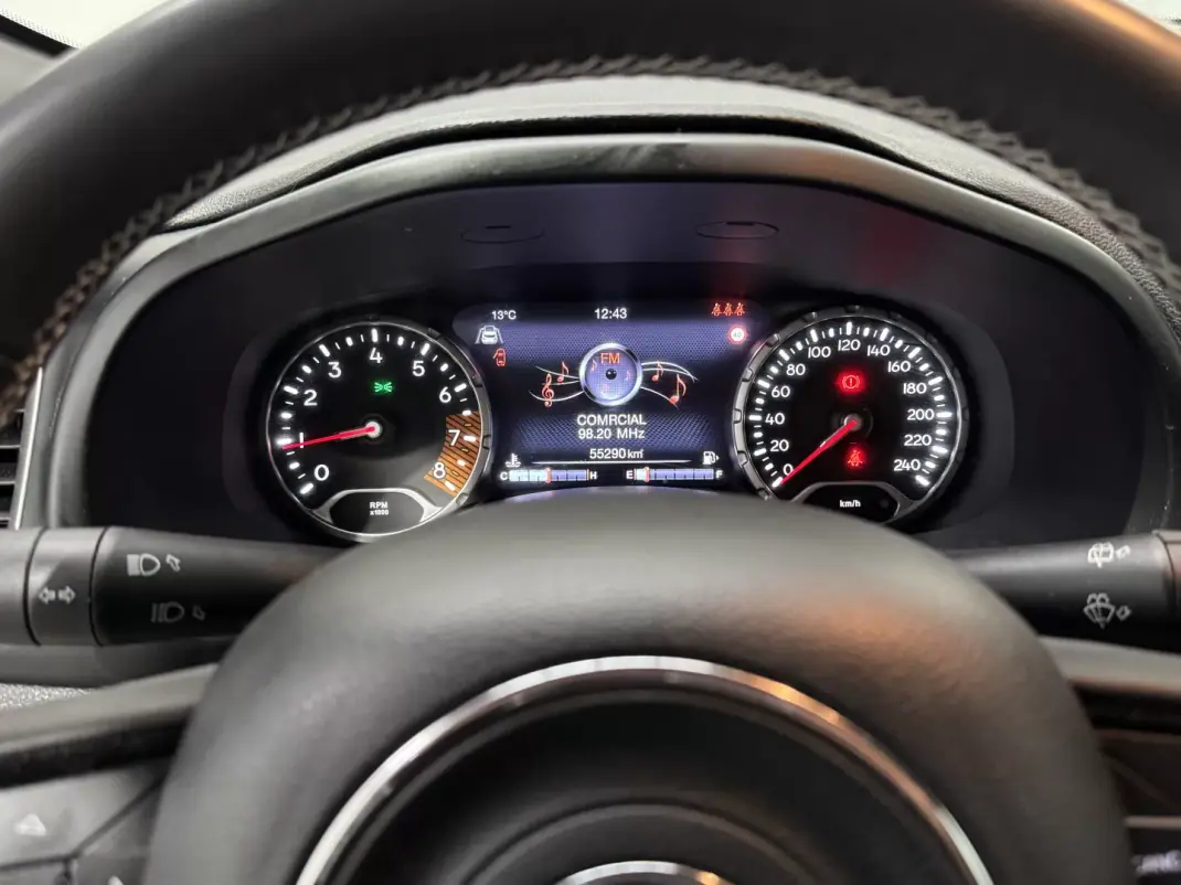 Jeep Renegade 2021 - 18490 EUR, 55000 km - AUTO.MOTO.pt - 55000km - foto 20 de 28