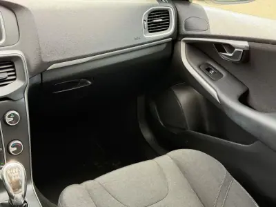 Volvo V40 2014 - 10500 EUR, 169600 km - AUTO.MOTO.pt - 169600km - foto 28 de 32