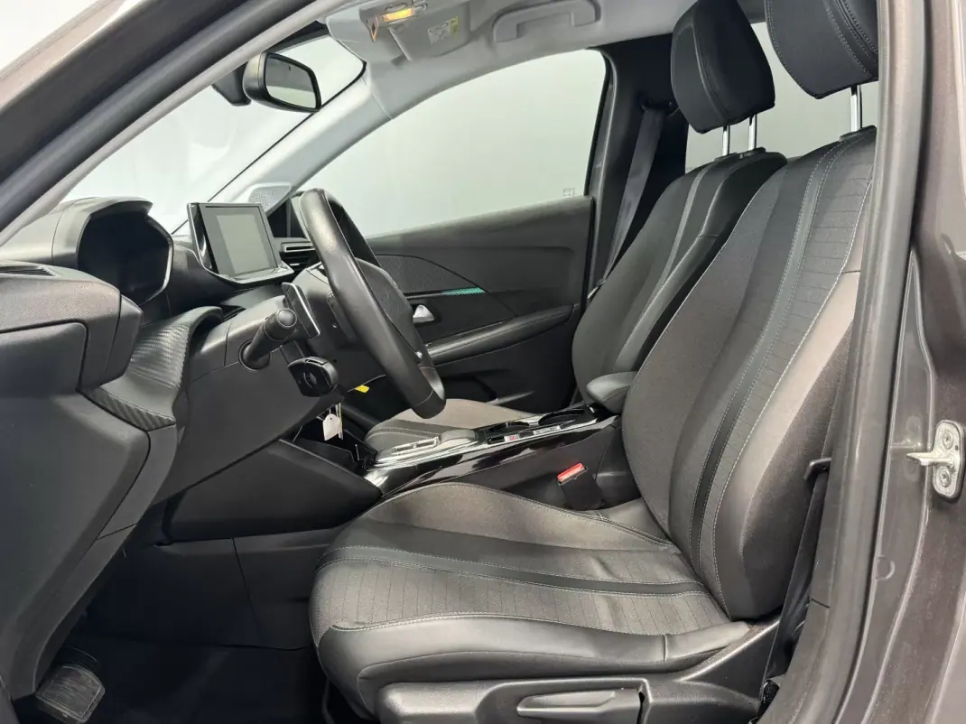 Peugeot 208 2023 - 16490 EUR, 98233 km - 98233km - foto 24 de 28