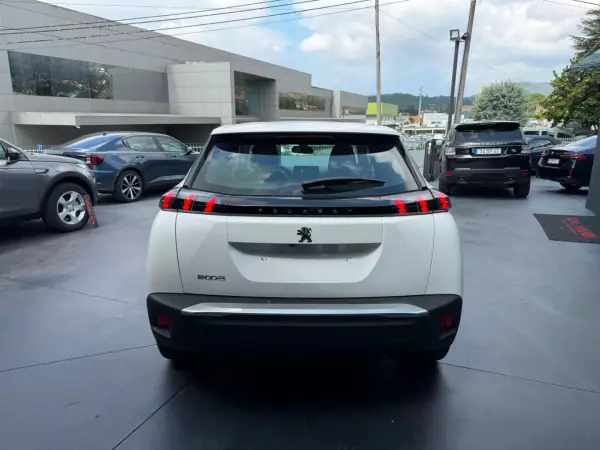 Peugeot 2008 2020 - 14900 EUR, 59000 km - AUTO.MOTO.pt - 59000km - foto 5 de 11