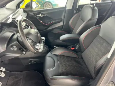 Peugeot 208 2018 - 13500 EUR, 41987 km - AUTO.MOTO.pt - 41987km - foto 11 de 18