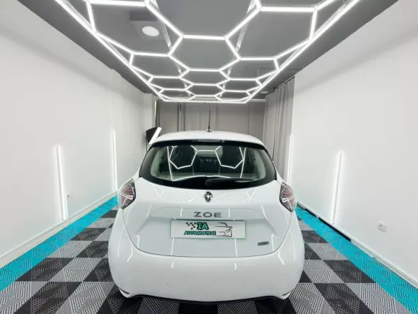 Renault Zoe 2020 - 13999 EUR, 114000 km - AUTO.MOTO.pt - 114000km - foto 7 de 21