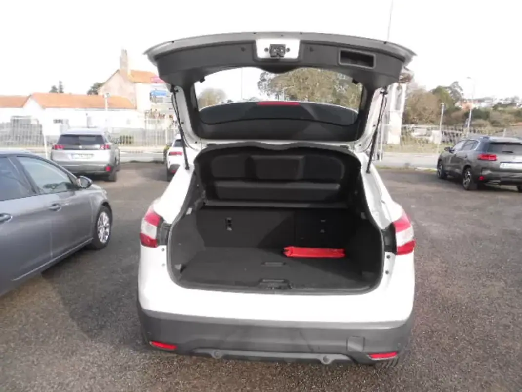 Nissan Qashqai 2015 - 16500 EUR, 100843 km - AUTO.MOTO.pt - 100843km - foto 7 de 12