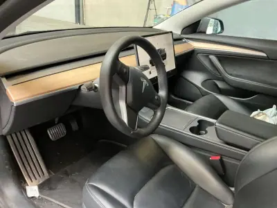Tesla Model 3 2022 - 26900 EUR, 99326 km - AUTO.MOTO.pt - 99326km - foto 3 de 10