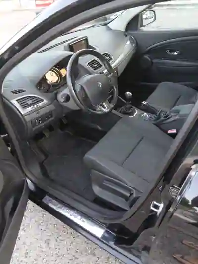 Renault Mégane Sport Tourer 2015 - 6800 EUR, 240000 km - AUTO.MOTO.pt - 240000km - foto 6 de 7