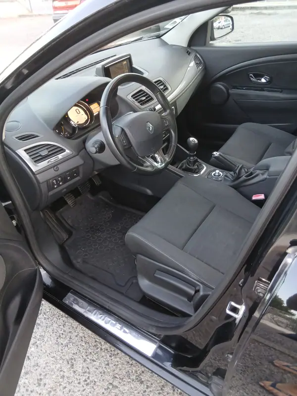 Renault Mégane Sport Tourer 2015 - 6800 EUR, 240000 km - AUTO.MOTO.pt - 240000km - foto 6 de 7
