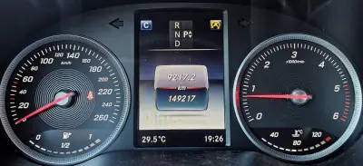Mercedes-Benz GLC 220 2016 - 32500 EUR, 149000 km - AUTO.MOTO.pt - 149000km - foto 12 de 35